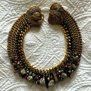 Embellished stunning necklace.